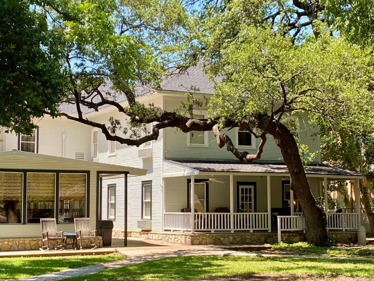 Inn On The River Glen Rose Εξωτερικό φωτογραφία